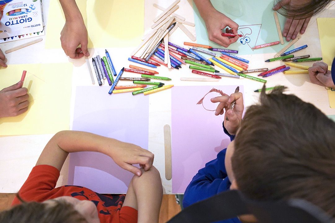 Bambini disegnano insieme a Cose Belle Festival