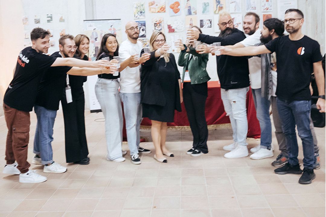 Andrea Liserre a lavoro durante Calligrafia e disegno a Cose Belle Festival