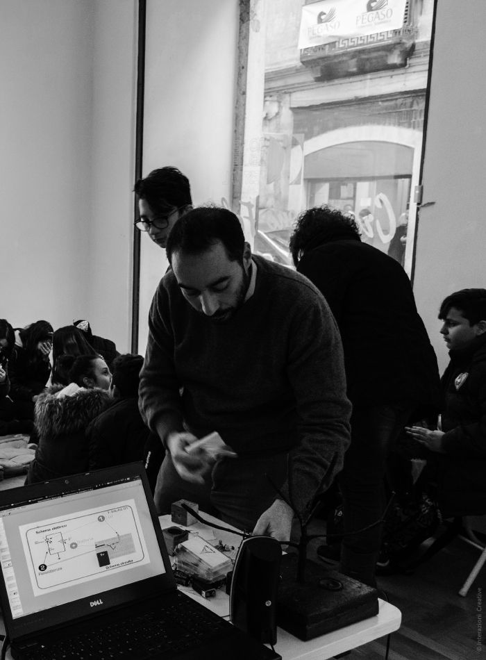 Costantino Rizzuti accoglie gli studenti con interaction design a Cose Belle Festival
