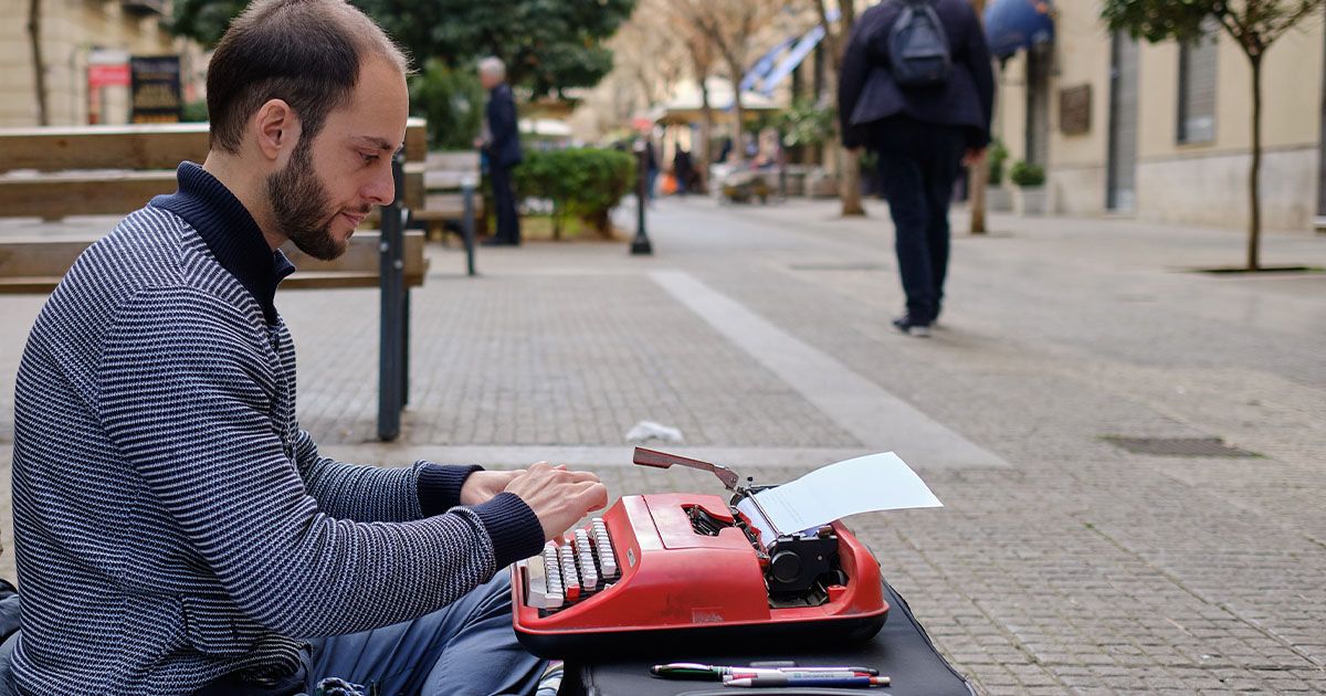 Storiacce sparse sul sentiero storico, strepitoso spettacolo di e con Walter Lazzarin