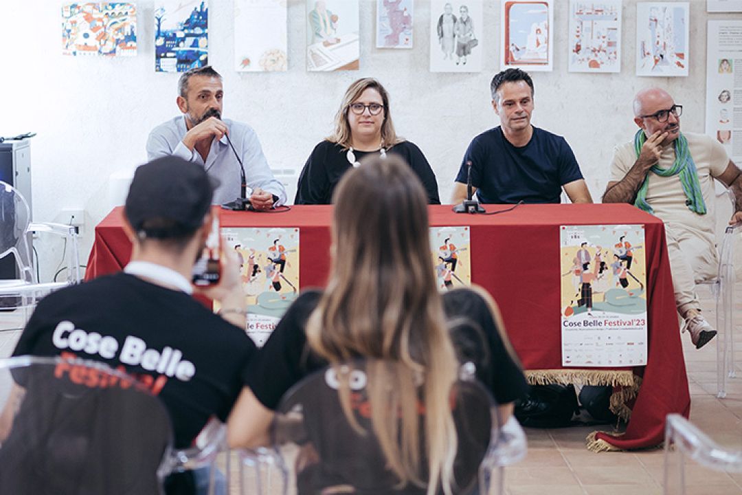 Bambini disegnano insieme a Cose Belle Festival